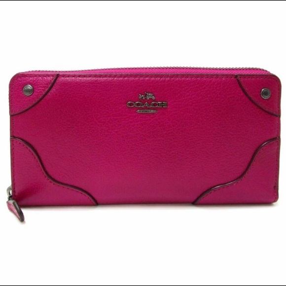 Coach Handbags - Coach Mickie Wallet